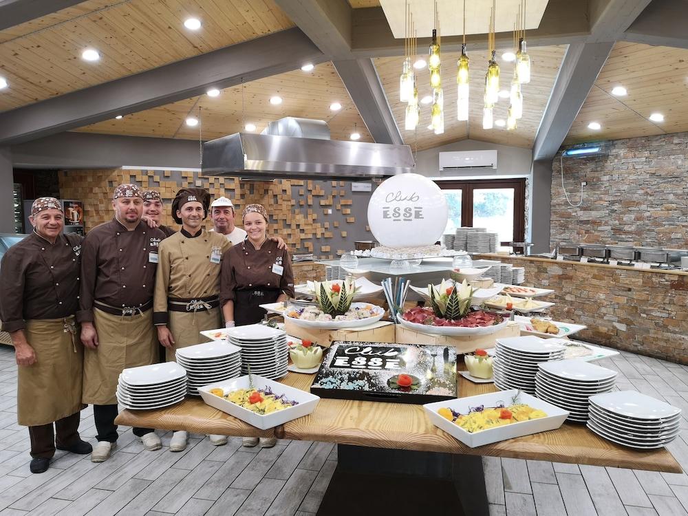 斯廷诺埃塞俱乐部运动酒店